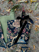 Load image into Gallery viewer, Tudor Vines Stays 42”