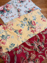 Load image into Gallery viewer, Custom Swan & Lace Stays