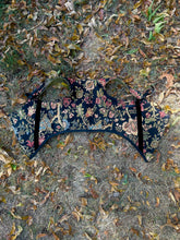 Load image into Gallery viewer, Tudor Vines Stays 34”