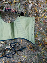 Load image into Gallery viewer, Tudor Vines Stays 42”