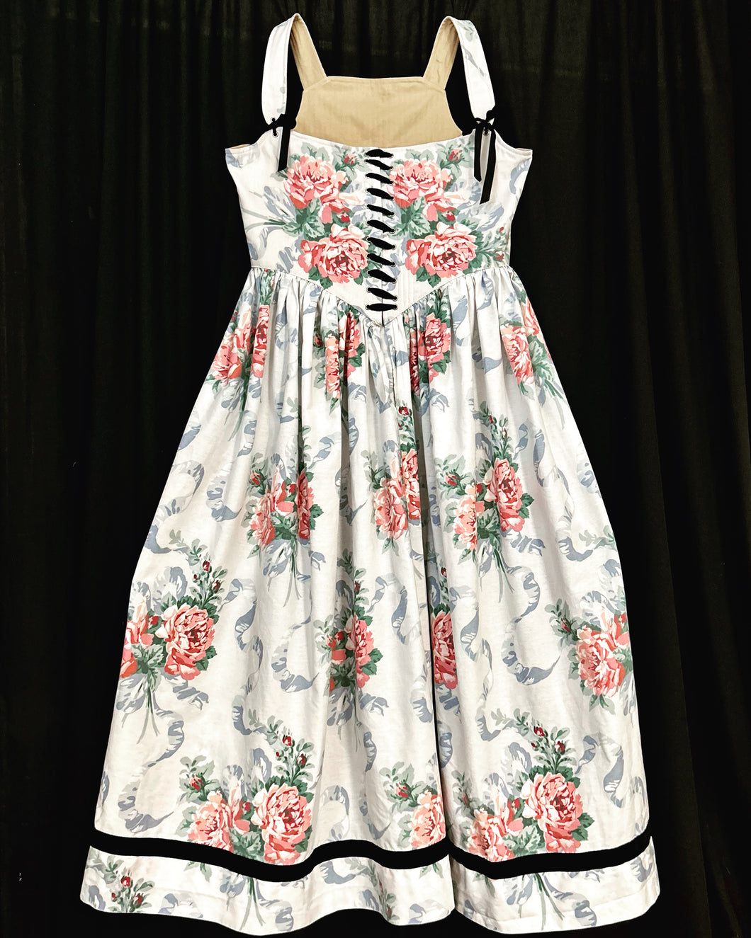 Roses and Ribbon Kirtle 42”