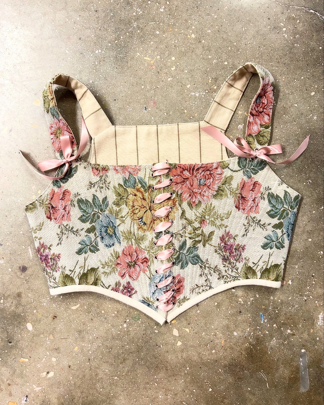 42” Tapestry Garden Stays