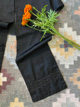 Load image into Gallery viewer, Antique Mourning Capelet

